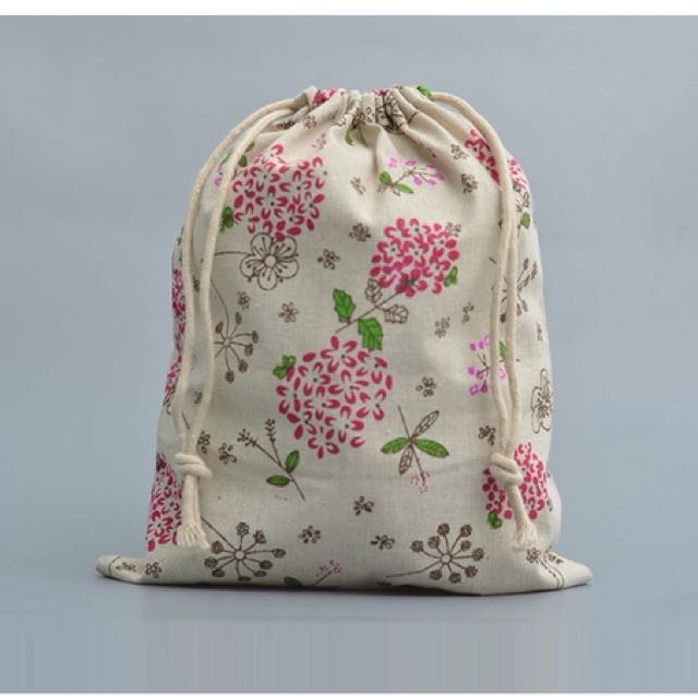Drawstring (Category: Cross-body Bags) located in Batu Berendam. Submitted by quinxzer (Listing ID 148118618, Image 2). Description: Drawstring Bag RM15 Free Postage to SM Add RM5 to SS Size: 25” x 32” Material: Linen Fabric #drawstringmalaysia #totebagmalaysia .