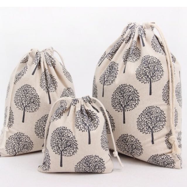 Drawstring (Category: Tote Bags) located in Batu Berendam. Submitted by quinxzer (Listing ID 148118868, Image 3). Description: Drawstring Bag RM15 Free Postage to SM Add RM5 to SS Size: 25” x 32” Material: Linen Fabric #drawstringmalaysia #totebagmalaysia .