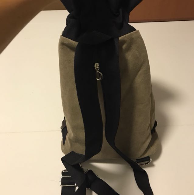Drawstring Backpack (Category: Backpacks) located in Singapore. Submitted by johnnyboy123 (Listing ID 147430943, Image 4). Description: Great for casual use and can fit quite a lot of things . Strap can be zipped to become one strap or two strap .