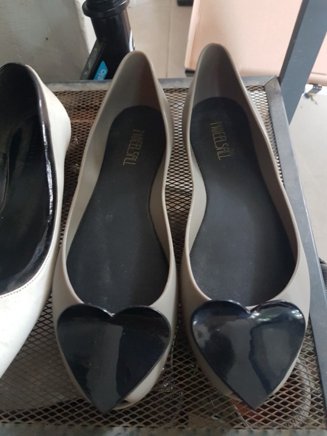 grey jelly shoes