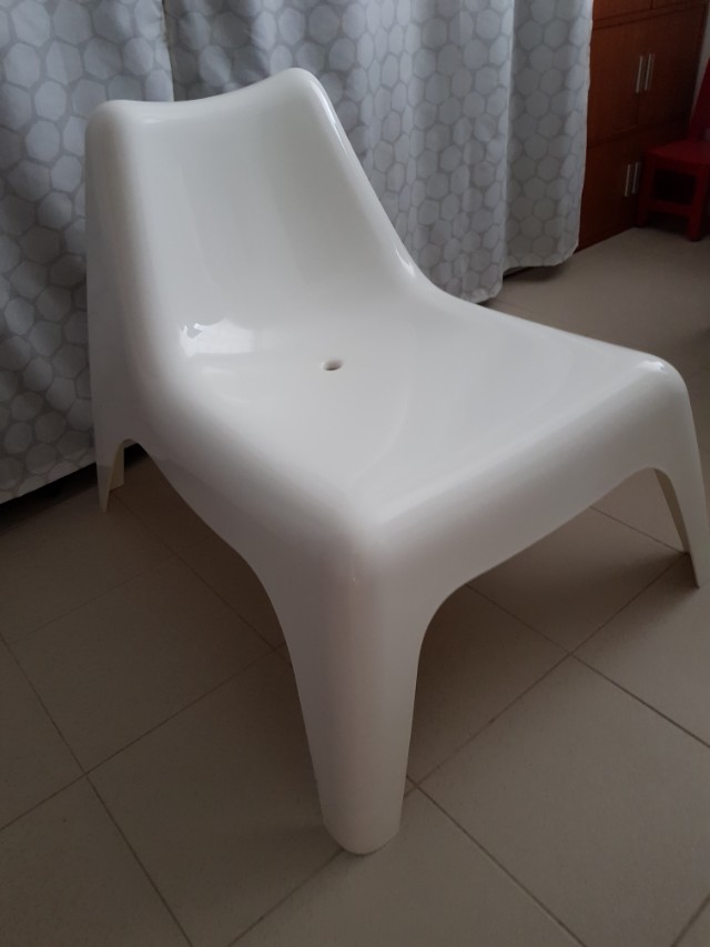 Low plastic outlet chairs