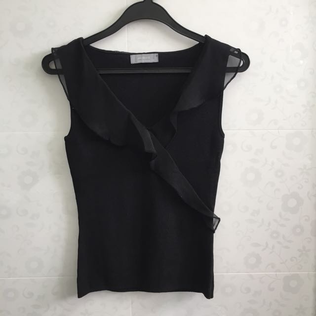 black frilly top