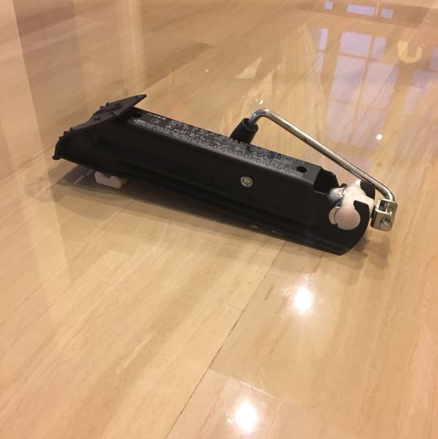 Mercedes Car Jack, Car Accessories on Carousell