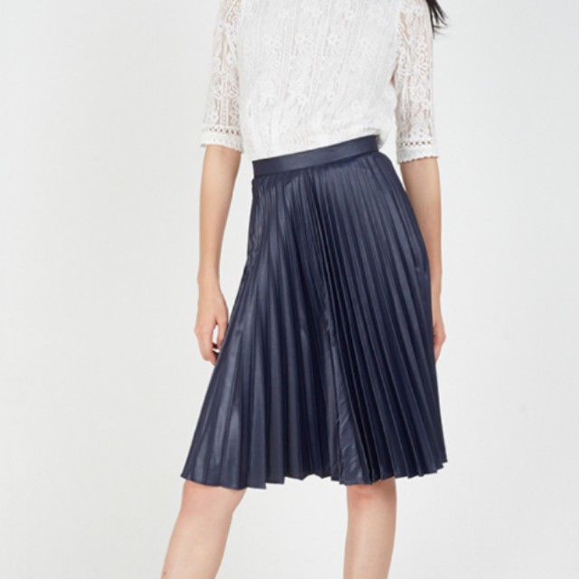 *New* Lovengold Midi Pleated Skirt, Women's Fashion, Bottoms, Skirts on ...