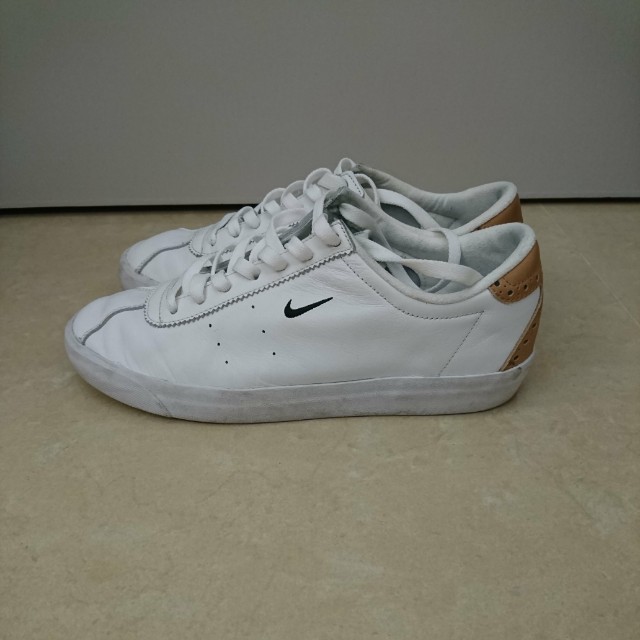 nike shoes with small logo