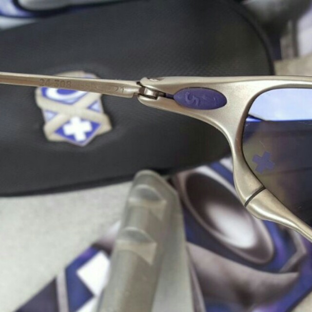 Oakley juliet limited edition Infinite Hero, Men's Fashion