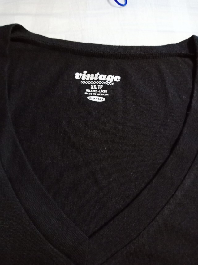 Old Navy V Neck Tee Orig Women S Fashion Clothes Tops On Carousell