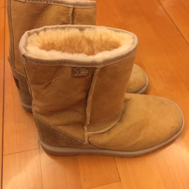 UGG boots （分類：靴）位於 Hong Kong。 由 nsteg 提交（商品編號 148190829，圖片 2）。簡介： Only worn a couple of times, in v good conditions。