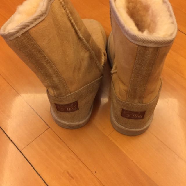 UGG boots （分類：靴）位於 Hong Kong。 由 nsteg 提交（商品編號 148190829，圖片 3）。簡介： Only worn a couple of times, in v good conditions。