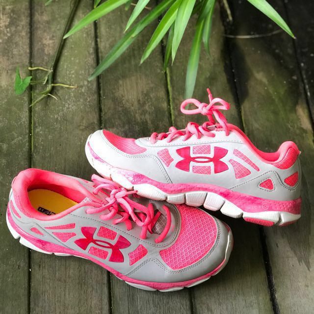 Under armour outlet pink ribbon shoes