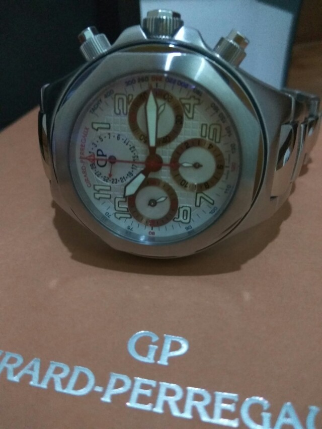 Girard perregaux laureato evo3 store