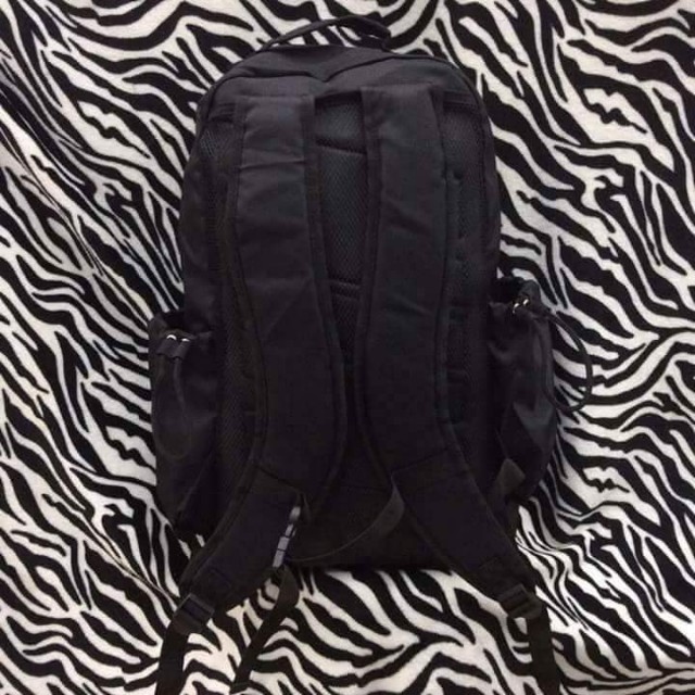 🔥OEM Nike Kyrie Backpack Black (Category: Backpacks) located in Manila. Submitted by meannd (Listing ID 123595070, Image 3). Description: OEM Nike Kyrie Backpack Product Description: Made of 100% polyester for weather resistance and durability Dual-zippered main compartment Multiple side and internal pockets Shoulder straps and a top carry handle offer simple transport Nike Pro Adapt system with padded straps and a back panel for a gr Weight: 0.