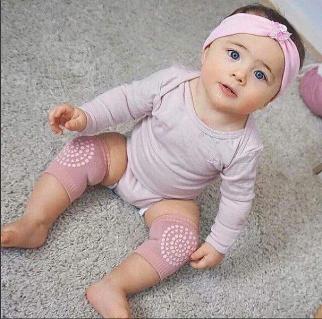 socks on babies hands