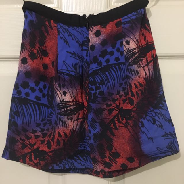 Topshop Petite printed skirt with front pockets (Category: Blouses) located in Mandaluyong City. Submitted by goodbyethingsph (Listing ID 147613785, Image 2). Description: Worn a few times but still in good condition. Size: EUR 34 US 2 MOP: BDO deposit only SF c/o buyer Shipping via Xend or LBC To be shipped within 2-3 business days from payment date No returns. No meet-ups. RFS: decluttering *PIOG.
