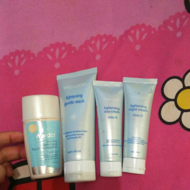 Wardah Cream Siang Dan Malam Pencuci Muka Pembersih Muka Alas Bedaknya Kesehatan Kecantikan Rias Wajah Di Carousell