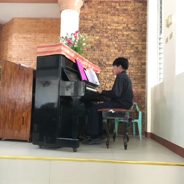 PIANO LESSON (Category: Looking For) located in Manila. Submitted by musikeero (Listing ID 148536677, Image 2). Description: Private lesson.better if you have piano or keyboard sa house.if walad pls provide. 1hour piano lesson [No bundle session] FARE NOT INCLUDED . 400 per hour .