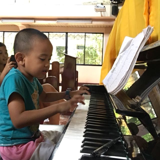 PIANO LESSON (Category: Looking For) located in Manila. Submitted by musikeero (Listing ID 148536677, Image 3). Description: Private lesson.better if you have piano or keyboard sa house.if walad pls provide. 1hour piano lesson [No bundle session] FARE NOT INCLUDED . 400 per hour .