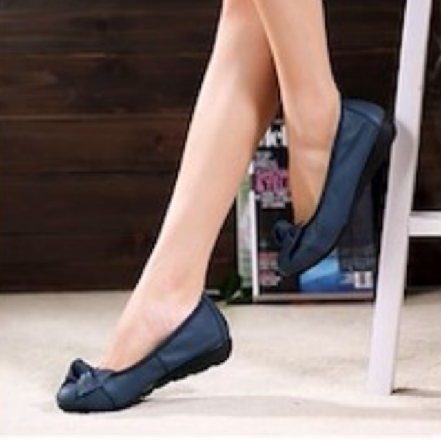 comfortable navy pumps
