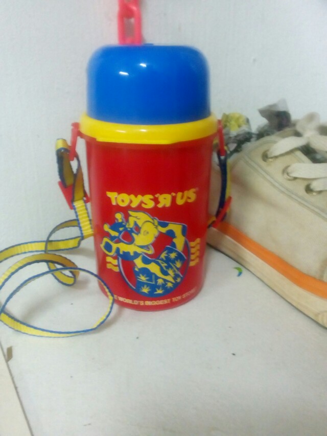 Toys r Us water container, Babies & Kids, Nursing & Feeding, Weaning & Toddler Feeding on Carousell