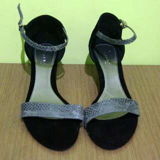 Sepatu pesta Donatello