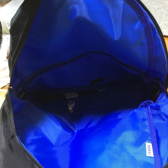 Backpack (Category: Backpacks) located in Singapore. Submitted by nusbiz (Listing ID 148647803, Image 2). Description: A simple harversack which can be converted to a sling bag form! Comes with the shoulder strap.