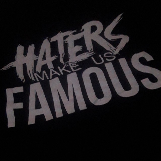 Kaos Crop Tulisan Haters Make Us Famous Warna Hitam Fesyen Wanita Pakaian Wanita Di Carousell Gambar karikatur dengan warna hitam putih malah di gemari banyak orang. kaos crop tulisan haters make us famous warna hitam