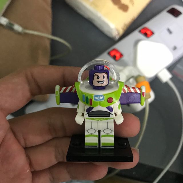 buzz lego minifigure