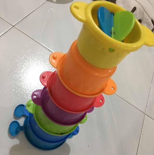 munchkin caterpillar spillers stacking cups