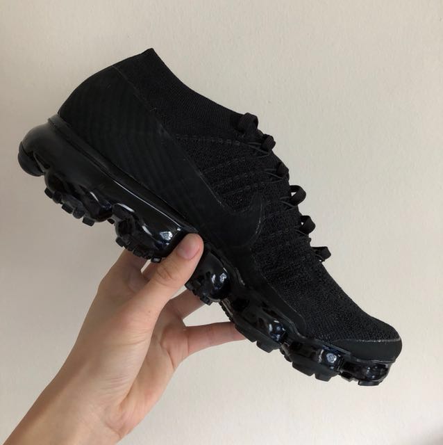 nike vapormax triple noir