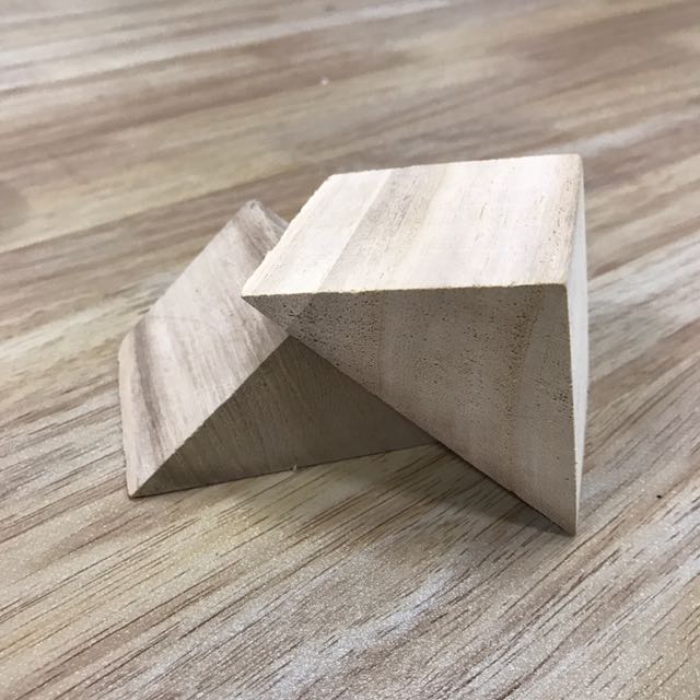 Triangle wood block, Hobbies & Toys, Stationery & Craft, Craft Supplies