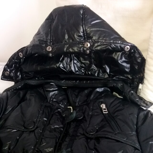 Winter jacket （分類：外套及戶外衣服）位於 Hong Kong。 由 luxury_134 提交（商品編號 148654536，圖片 2）。簡介： 95% new Unisex。