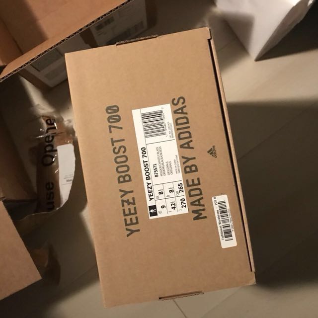 yeezy 700 wave runner box