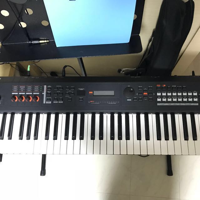 570 Yamaha MX 61 comes with gig bag Hobbies Toys Music