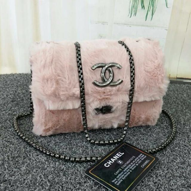 CHANEL FUR SLINGBAG