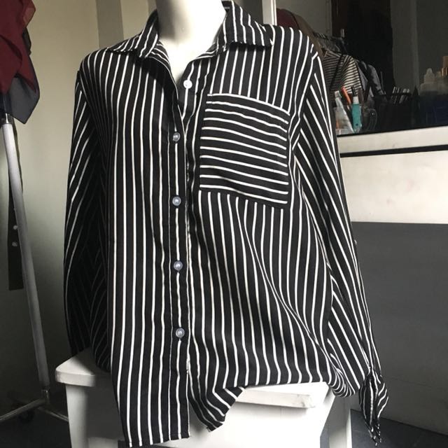 Kemeja Zara Look Alike Nagita Slavina Stripe Black And White Fesyen Wanita Pakaian Wanita Di Carousell