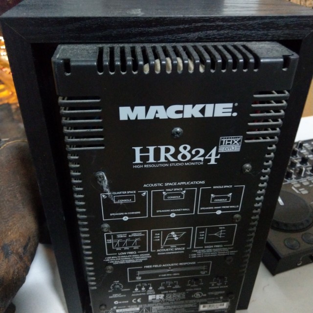 mackie hr824