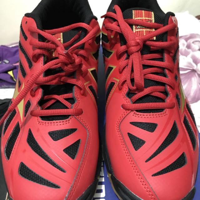 mizuno wave hurricane red