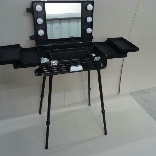 Portable make up table with lights, Beauty & Personal Care, Face