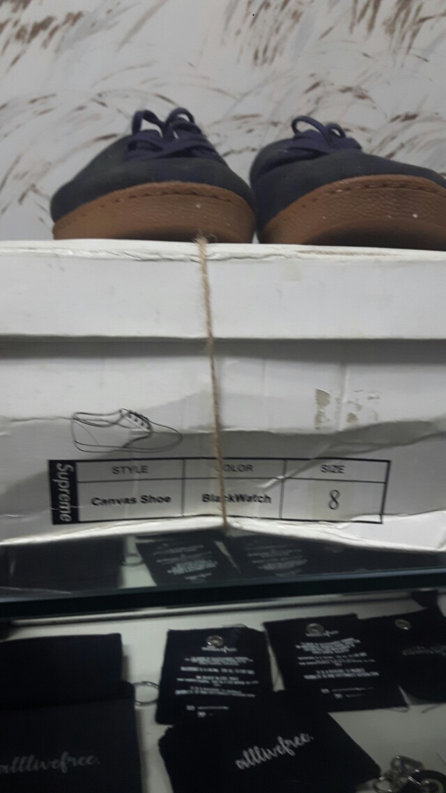 Supreme (Category: Sneakers) located in Kuala Lumpur. Submitted by anassale (Listing ID 149044310, Image 3). Description: .