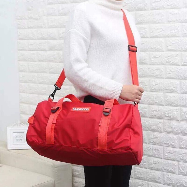 Supreme travel bag, Hobbies & Toys, Travel, Travel Essentials