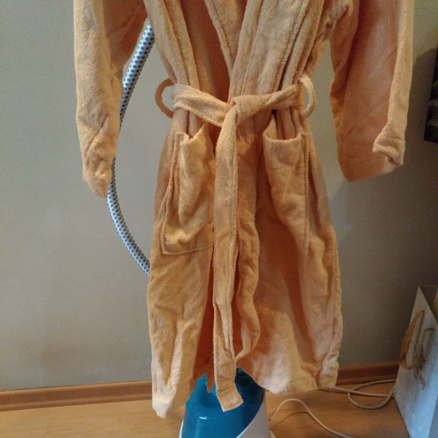 Bath rode (Category: Babies & Kids Fashion) located in Singapore. Submitted by security_guard (Listing ID 149097757, Image 2). Description: Brand new 1 for $12 2 for $20 Fixed price.