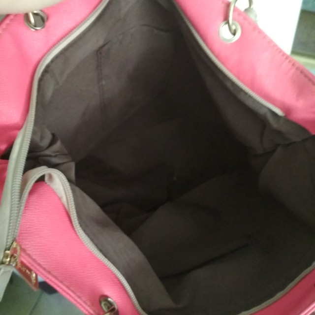 Belladonna bag (Category: Cross-body Bags) located in Quezon City. Submitted by cuterousel (Listing ID 149125192, Image 3). Description: Bought at 550php Selling for 300 See issue last pics Medyo may dumi lang pero magagamit pa syempre Rfs: nakatambak lang eh #hello2018 #bags #cute #leather.