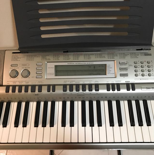 Casio WK200 piano keyboard, Hobbies & Toys, Music & Media, Musical