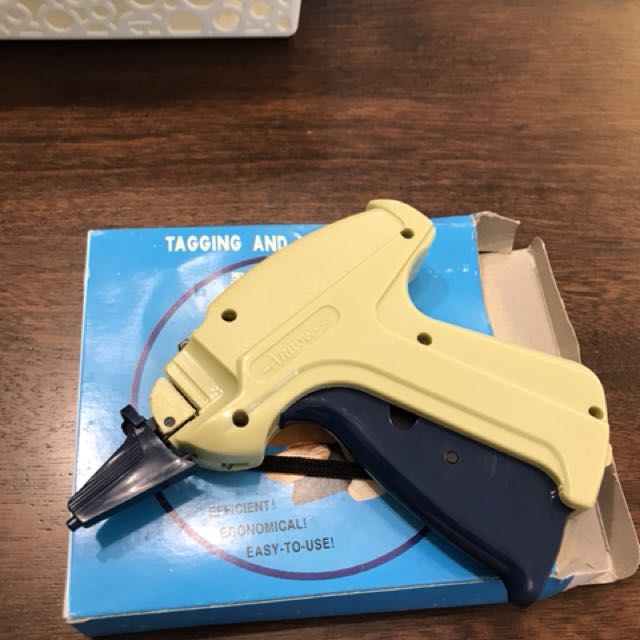Garment Tagging and Labelling Gun, Hobbies & Toys, Stationery & Craft