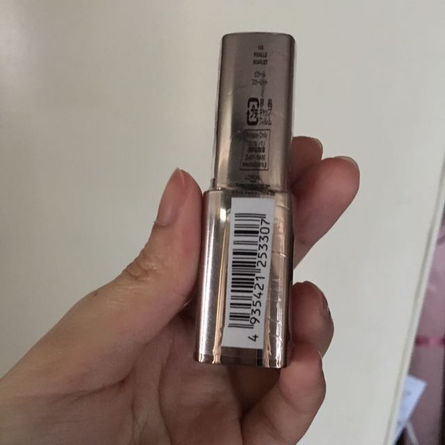 Loreal color riche (Category: Face Care) located in Cebu City. Submitted by izacloset (Listing ID 148061111, Image 2). Description: Color 105 Pigalle Scarlet #onlinegaragesale.