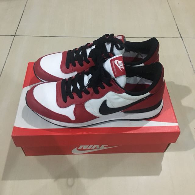Nike internationalist hotsell jordan