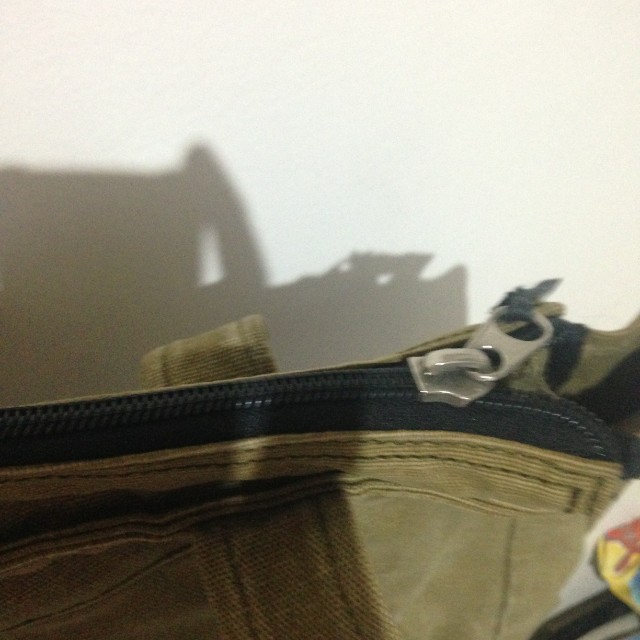 Radish shoulder bag (Category: Shoulder Bags) located in Quezon City. Submitted by cuterousel (Listing ID 149123967, Image 3). Description: Unused nakatambak na lang :) Pwede sa mahilig sa makapal na bag (sarap hawakan haha) Medyo pale lang yung brown pero magagamit sya :) See pictures :) pwede nyo tignan sa meet up :) #hello2018 #bag #denim #cool.
