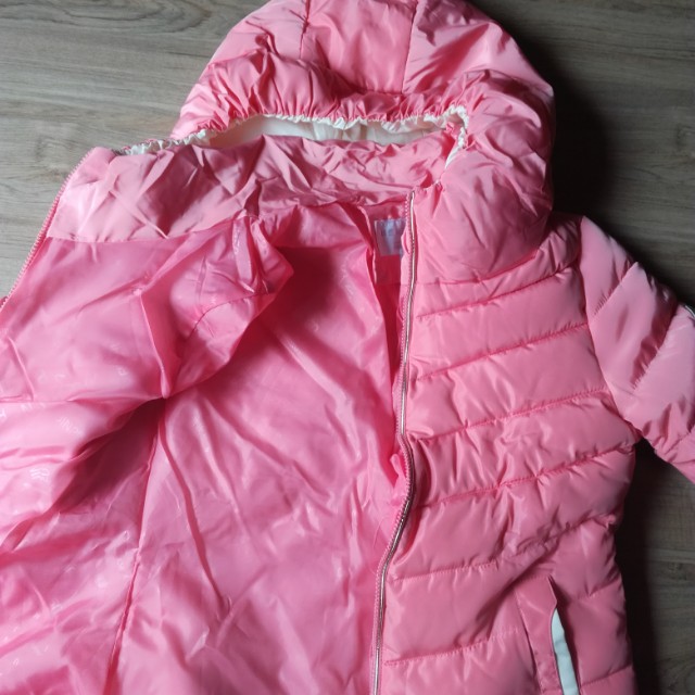 Winter Down Jacket (Category: Other Tops) located in Kuala Lumpur. Submitted by gglois (Listing ID 149122257, Image 3). Description: Pink color thick winter down coat. Good quality, new. Sell it because too small for me. Good for size m or s. Measurement guide : Shoulder 41cm Length 72 cm Hand length: 56 cm Chest 46cm.