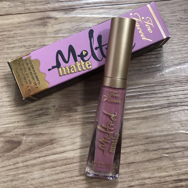 too faced queen b