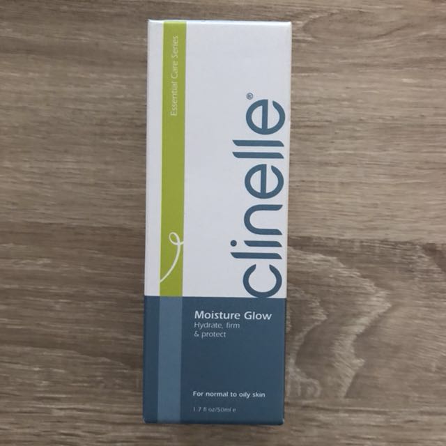 Clinelle Moisture Glow Beauty Personal Care Bath Body Body Care On Carousell